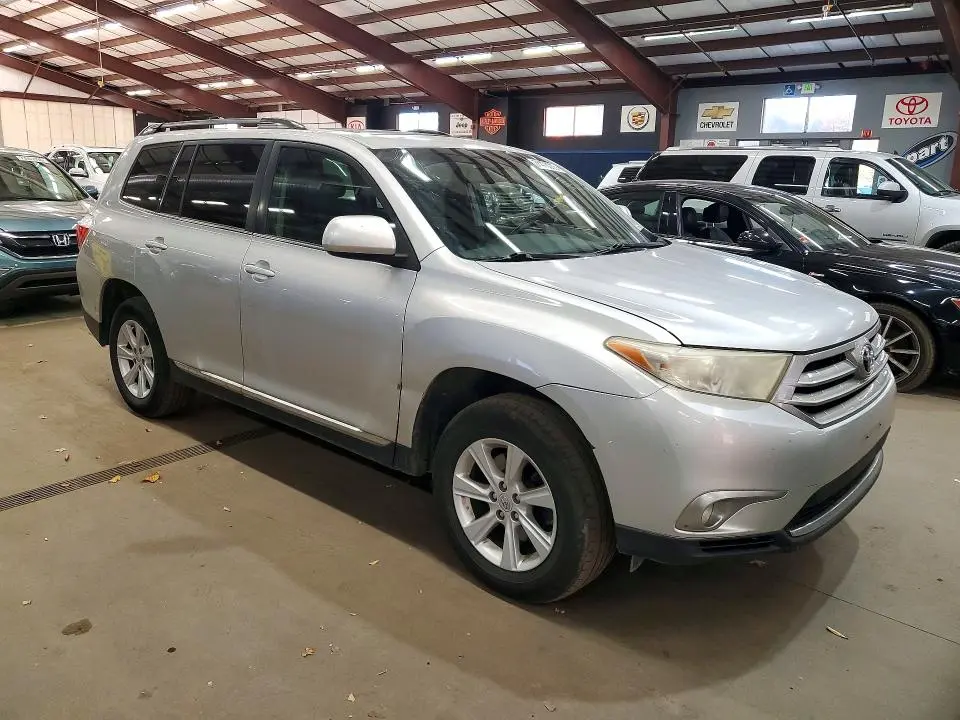 2011 TOYOTA HIGHLANDER SE  