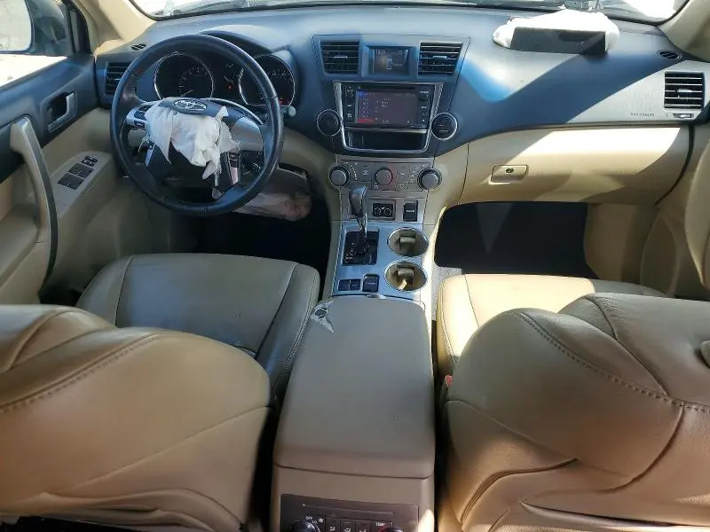 2013 TOYOTA HIGHLANDER SE  