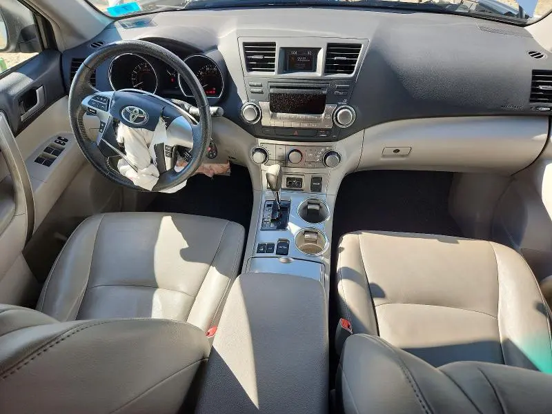 2012 TOYOTA HIGHLANDER SE  