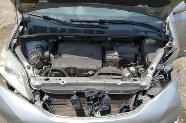 2011 TOYOTA SIENNA XLE  