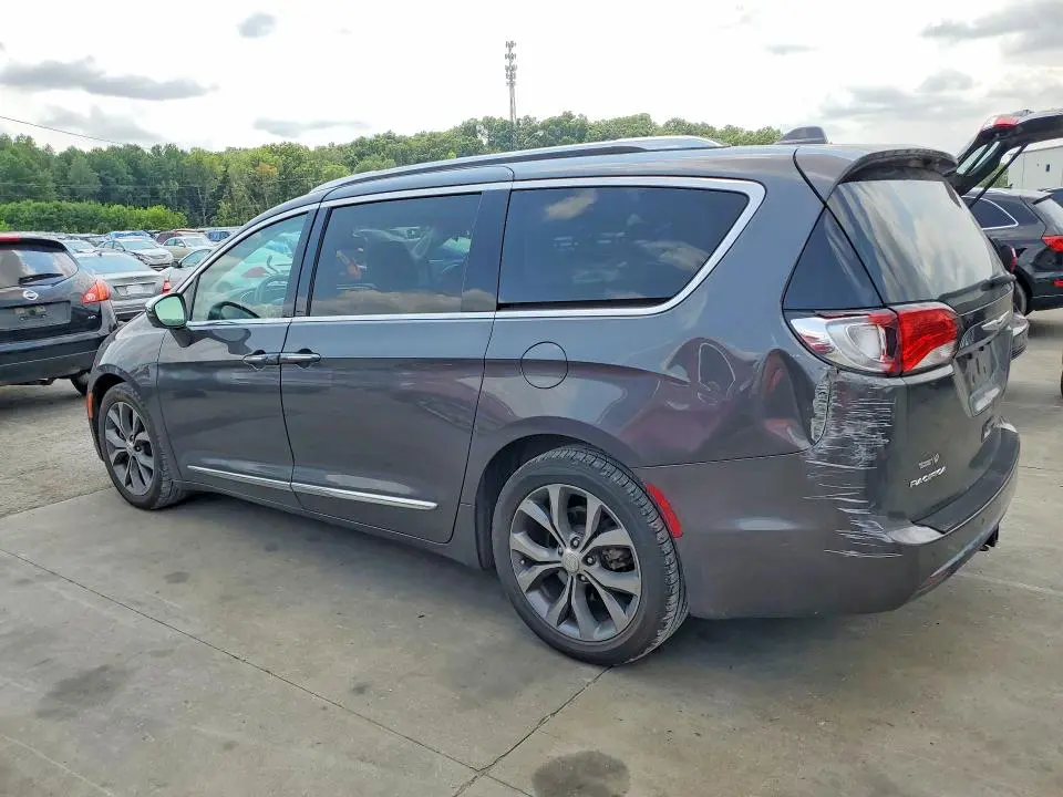 2017 CHRYSLER PACIFICA LIMITED  