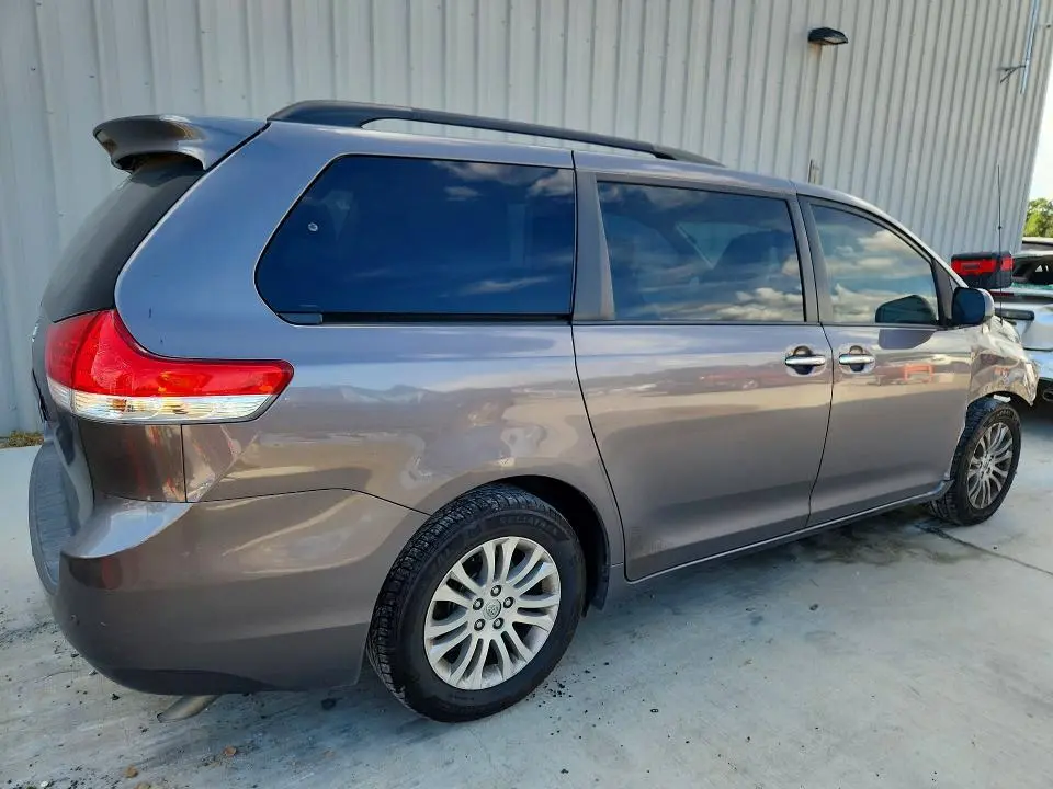 2014 TOYOTA SIENNA XLE 8-PASSENGER  