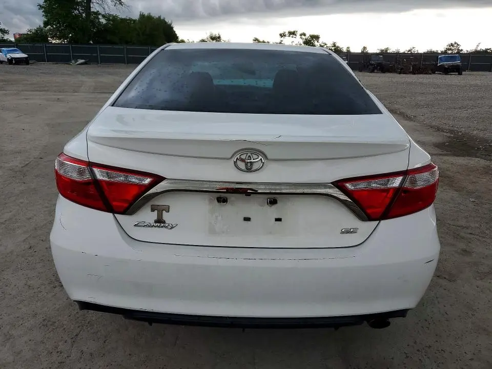 2017 TOYOTA CAMRY SE  