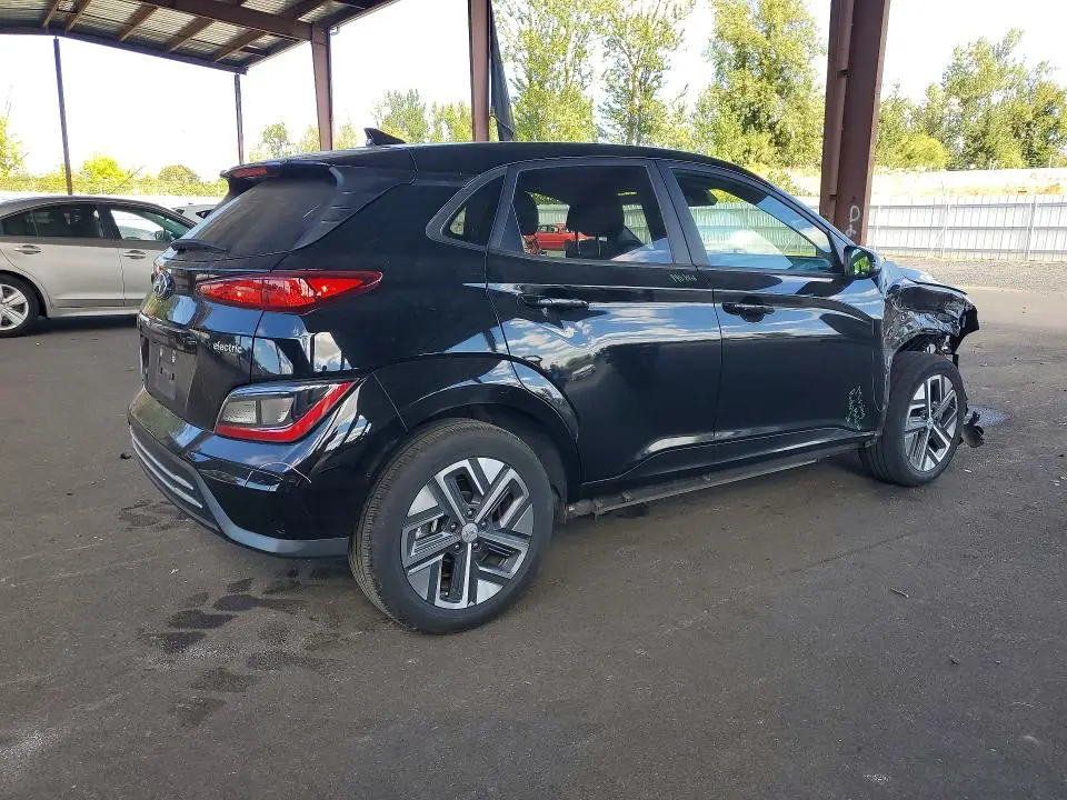 2023 HYUNDAI KONA SE  