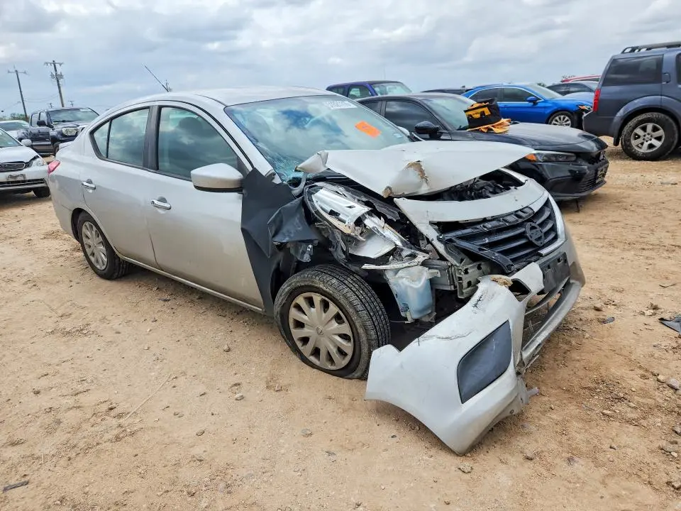 2019 NISSAN VERSA SV  