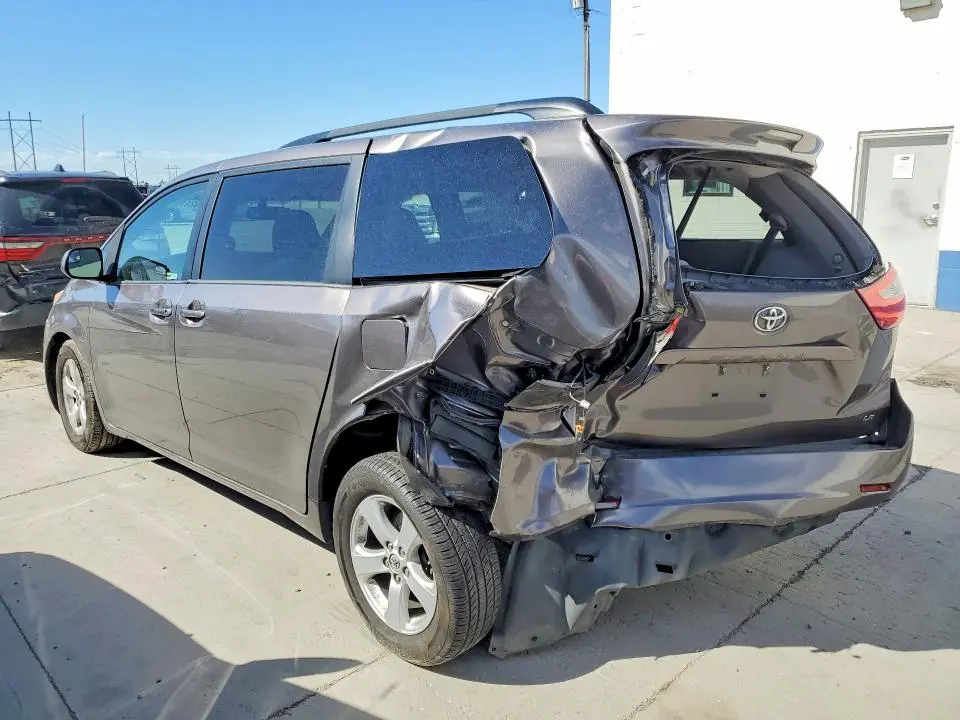 2015 TOYOTA SIENNA LE  