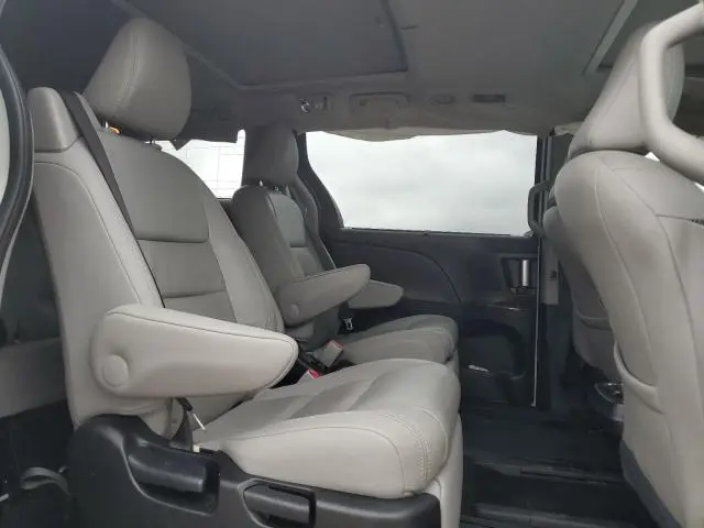 2015 TOYOTA SIENNA XLE  