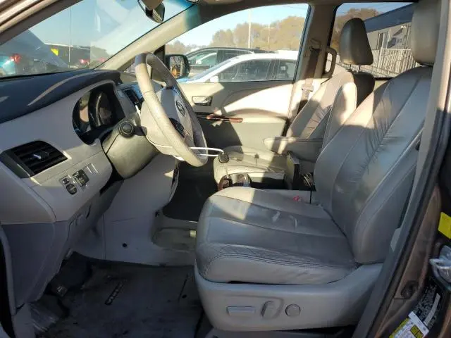 2011 TOYOTA SIENNA XLE  