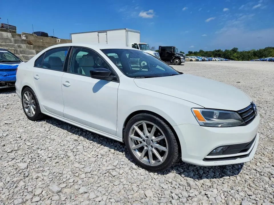 2015 VOLKSWAGEN JETTA SE  