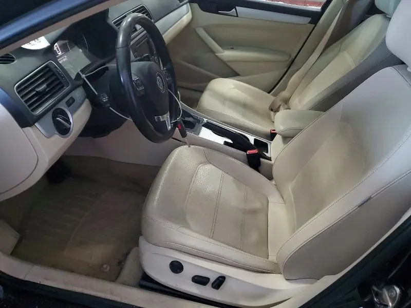 2013 VOLKSWAGEN PASSAT SE  