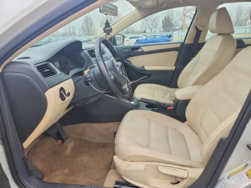 2011 VOLKSWAGEN JETTA SE  