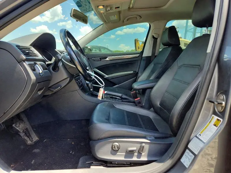 2018 VOLKSWAGEN PASSAT SE  
