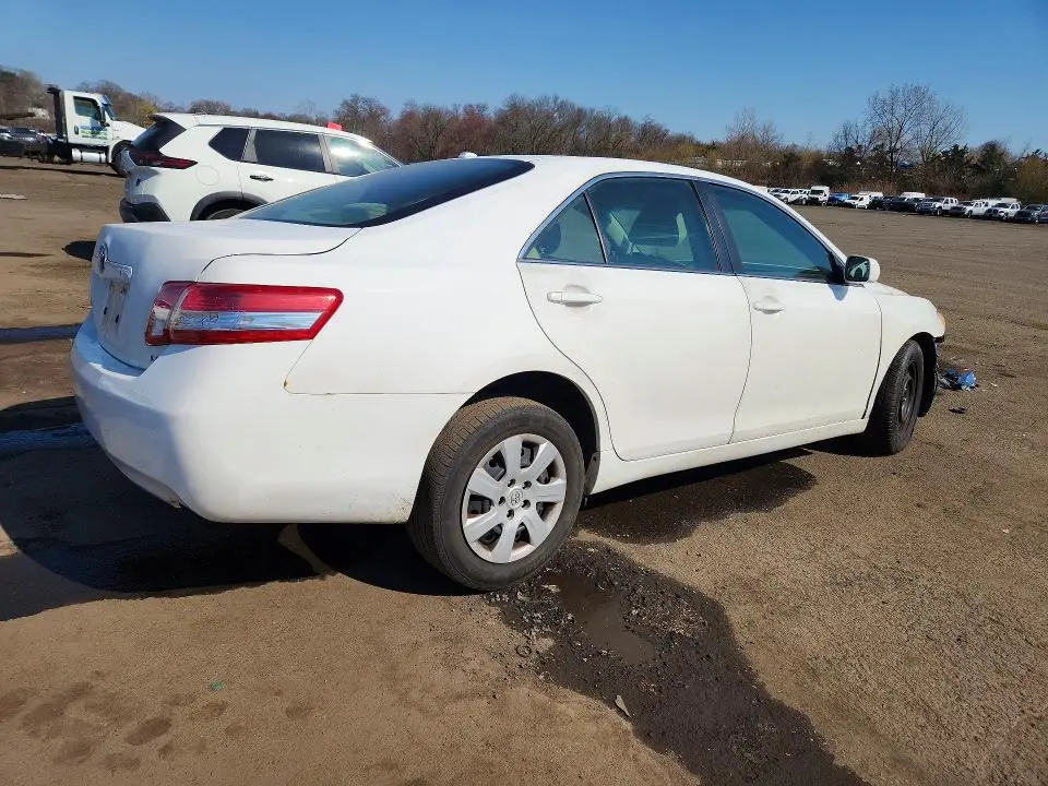 2011 TOYOTA CAMRY LE  