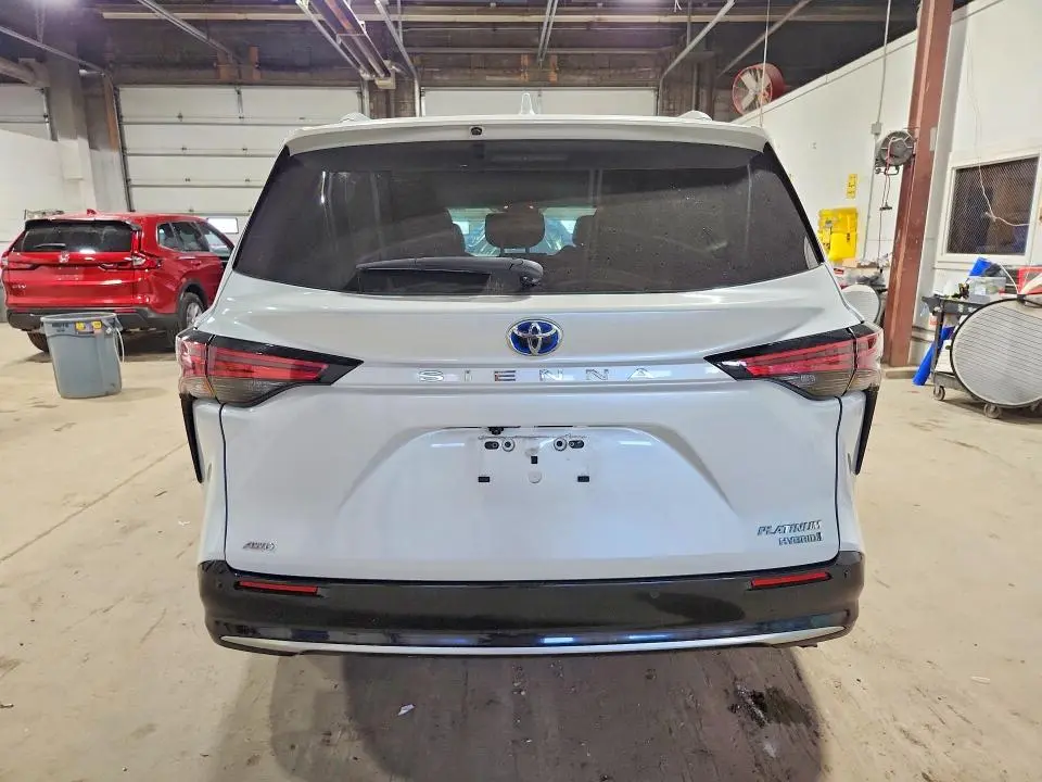 2024 TOYOTA SIENNA PLATINUM 7-PASSENGER  