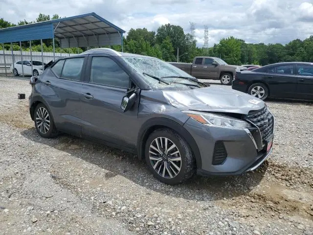 2022 NISSAN KICKS SV  