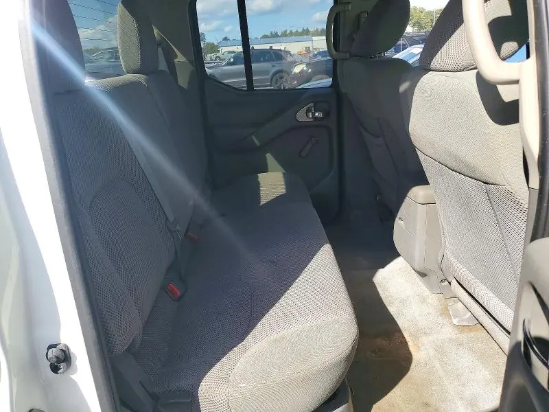 2015 NISSAN FRONTIER S  
