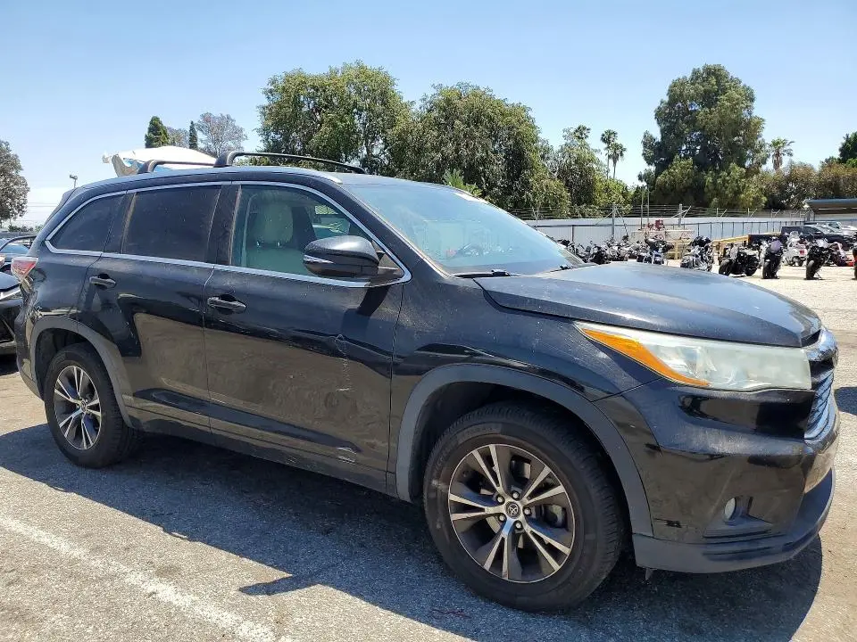 2016 TOYOTA HIGHLANDER XLE  