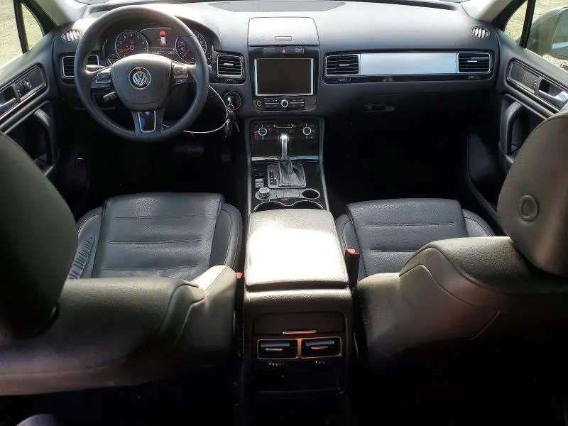 2011 VOLKSWAGEN TOUAREG V6  
