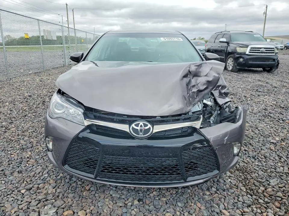 2016 TOYOTA CAMRY SE  
