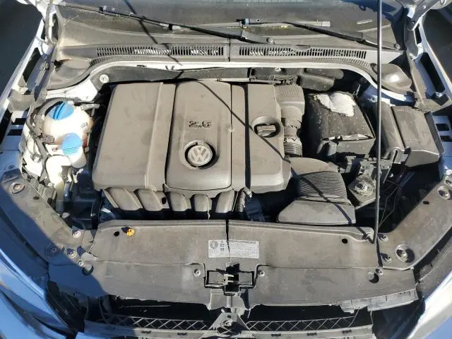 2011 VOLKSWAGEN JETTA SE  