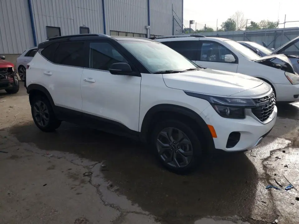 2024 KIA SELTOS S  