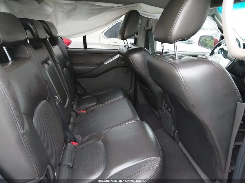2011 NISSAN PATHFINDER SILVER