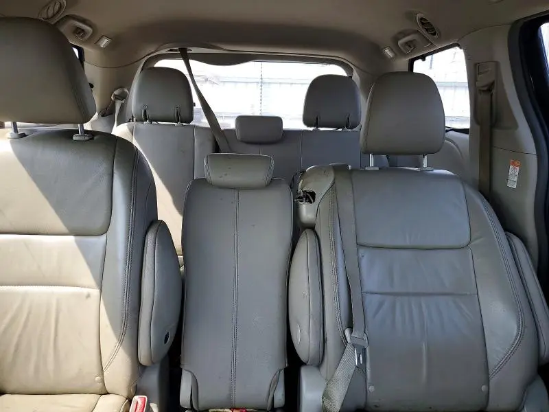 2015 TOYOTA SIENNA XLE 8-PASSENGER  