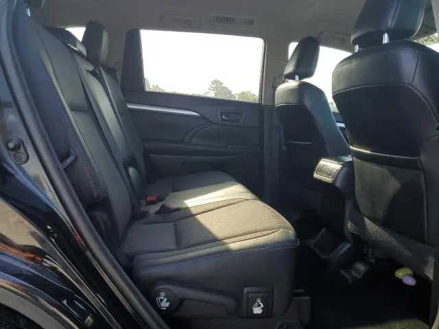 2017 TOYOTA HIGHLANDER LE  