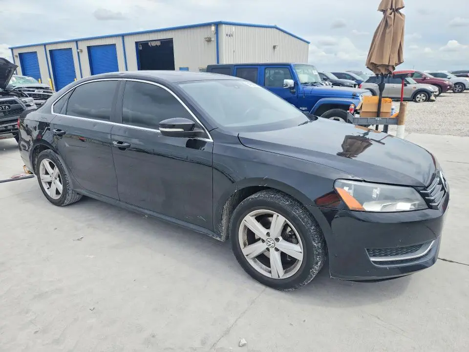 2013 VOLKSWAGEN PASSAT SE  