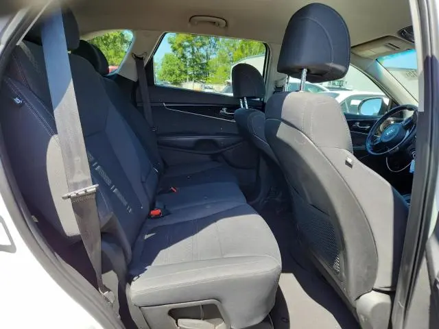 2017 KIA SORENTO LX  