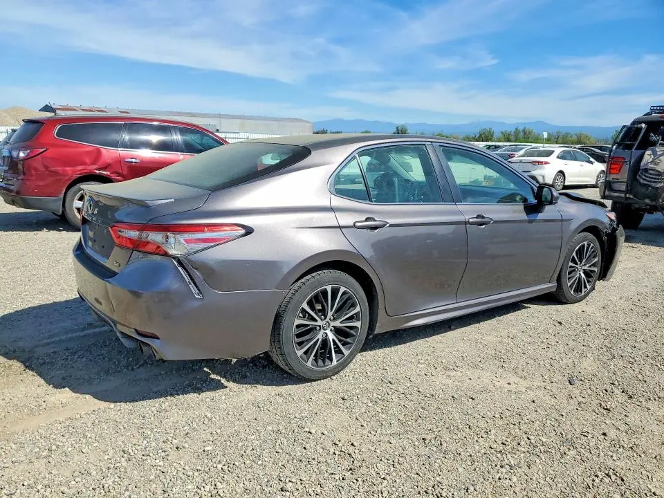 2018 TOYOTA CAMRY SE  