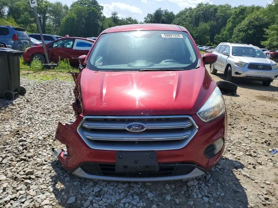 2017 FORD ESCAPE SE  