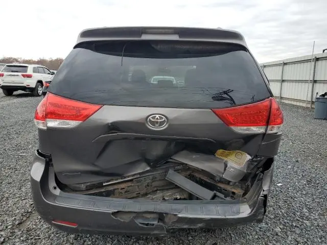 2014 TOYOTA SIENNA LE  
