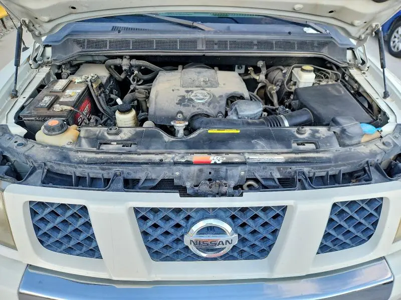 2011 NISSAN TITAN SV  