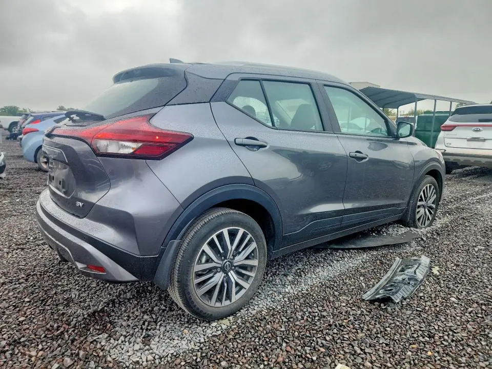 2024 NISSAN KICKS SV  