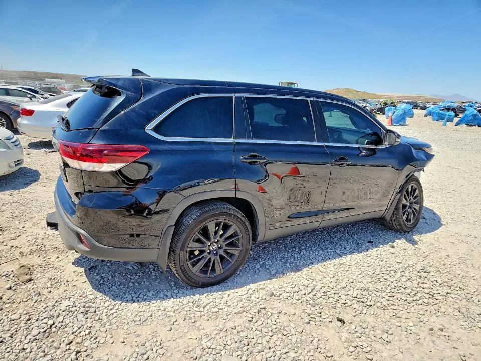 2019 TOYOTA HIGHLANDER SE  