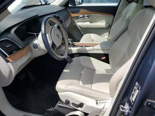 2022 VOLVO XC90 T6 MOMENTUM  