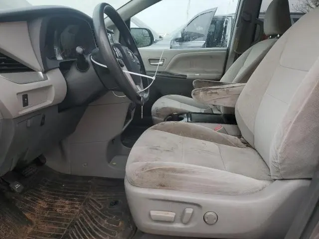 2017 TOYOTA SIENNA LE