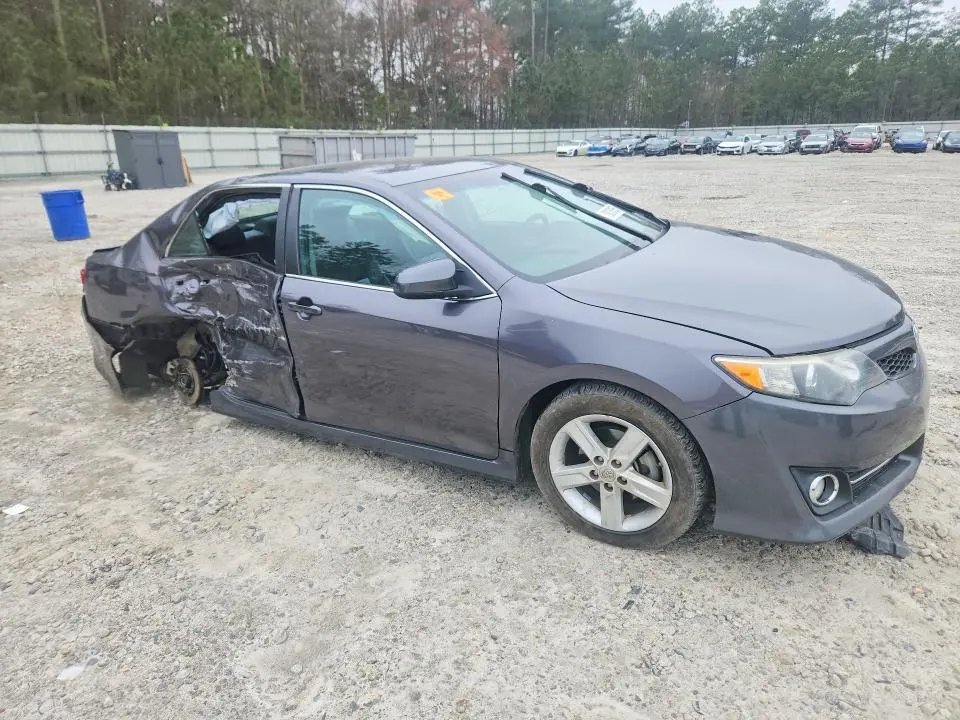 2014 TOYOTA CAMRY SE  