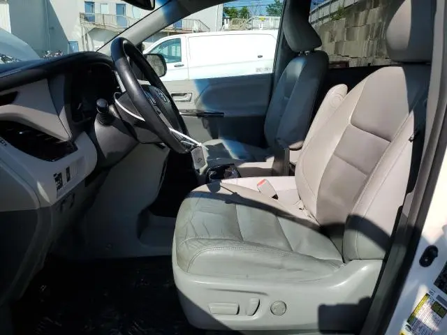 2016 TOYOTA SIENNA XLE  