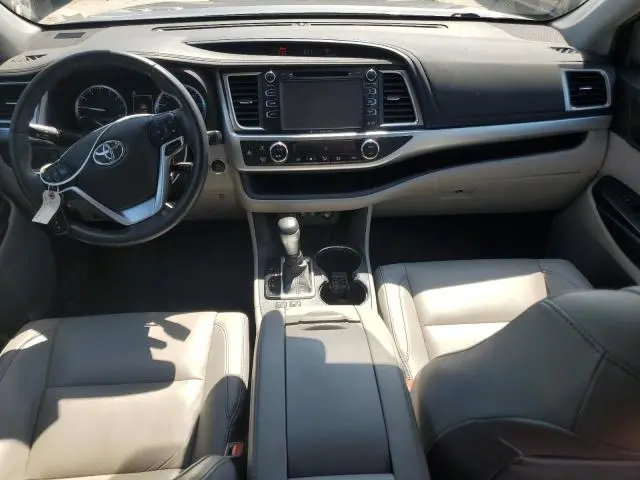 2019 TOYOTA HIGHLANDER SE  
