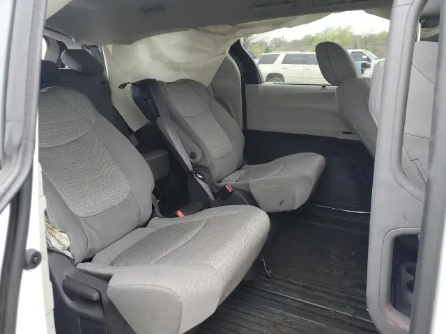 2021 TOYOTA SIENNA LE  