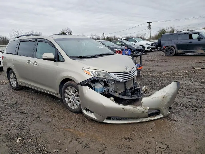 2015 TOYOTA SIENNA XLE  