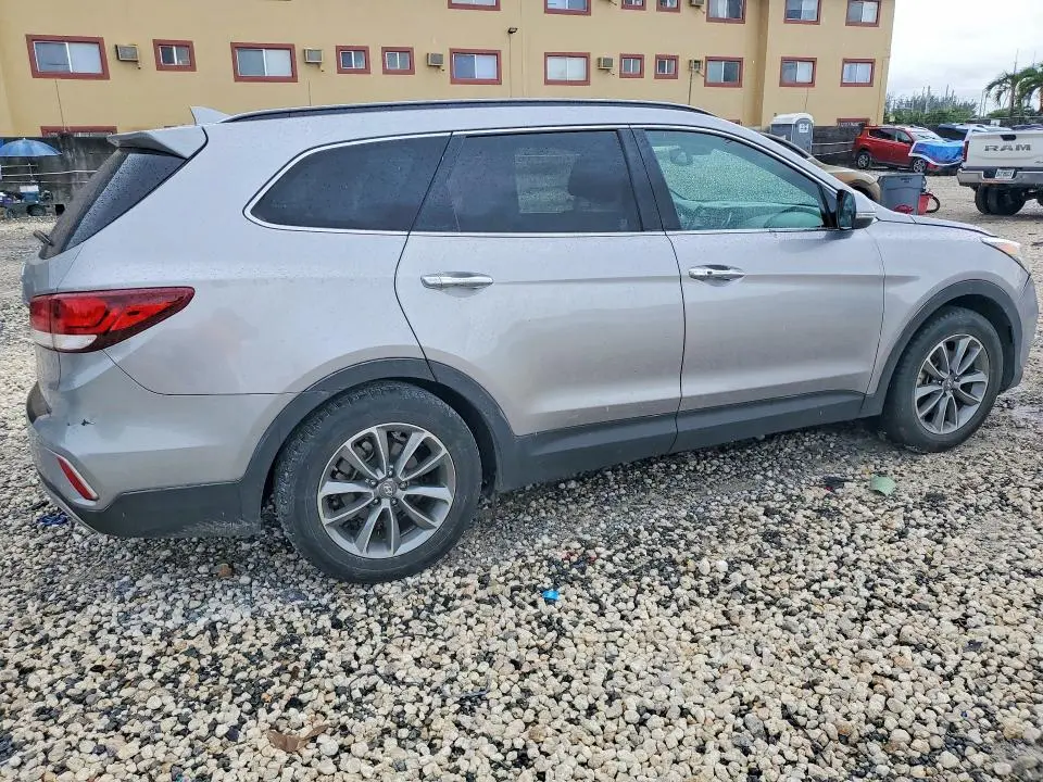 2017 HYUNDAI SANTA FE SE  