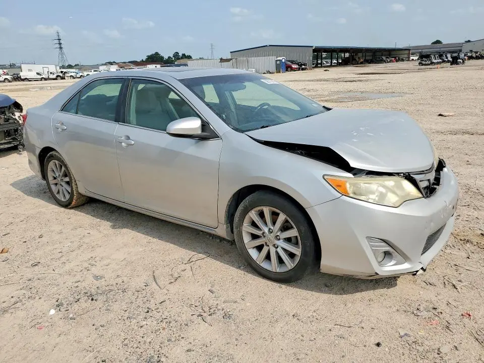 2012 TOYOTA CAMRY XLE  