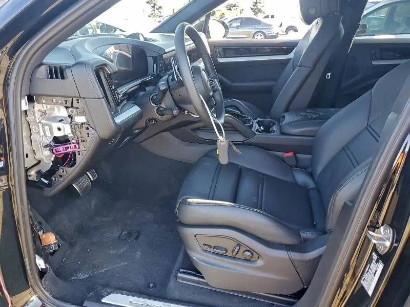 2025 PORSCHE CAYENNE SE HYBRID  