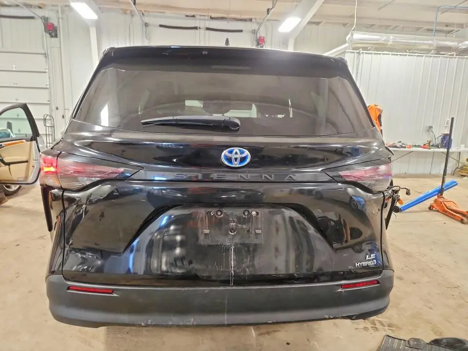 2023 TOYOTA SIENNA LE  