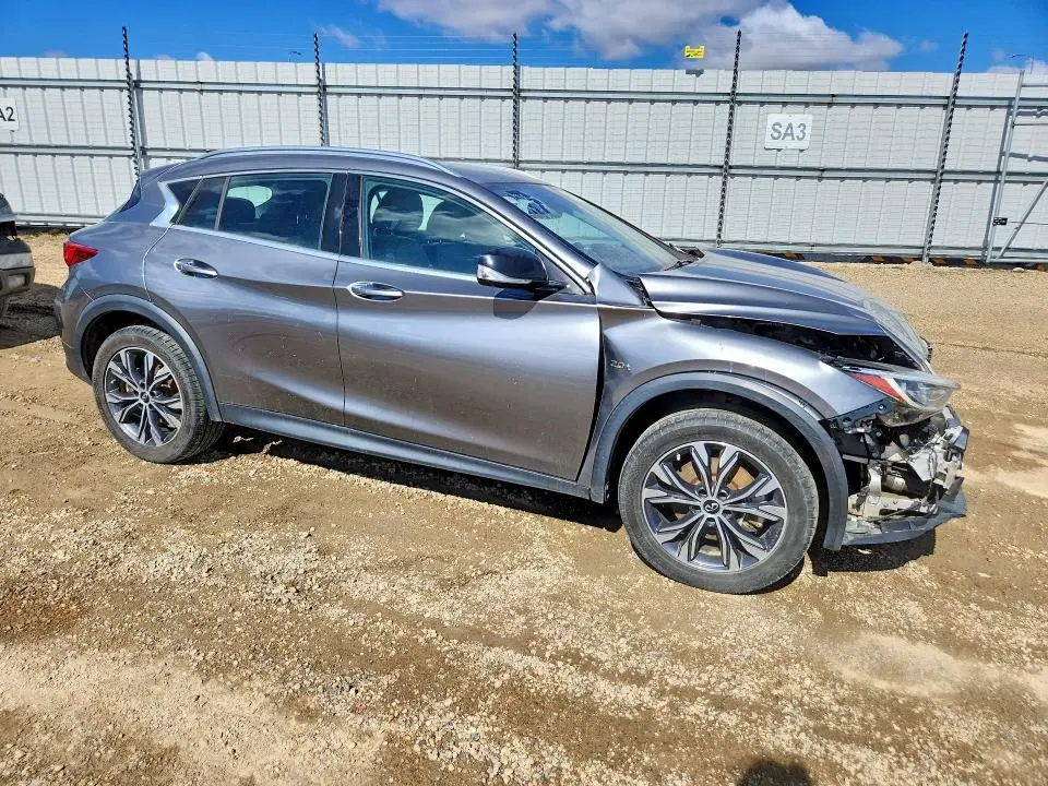 2017 INFINITI QX30 LUXURY  