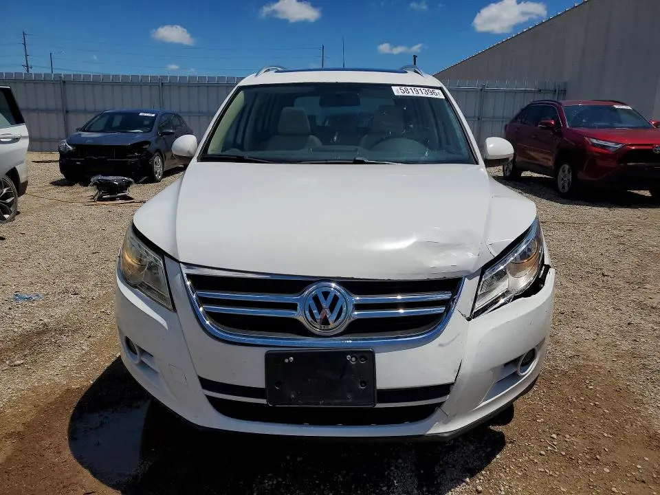 2010 VOLKSWAGEN TIGUAN SE  