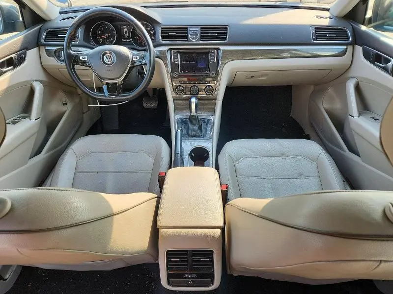 2016 VOLKSWAGEN PASSAT SE  